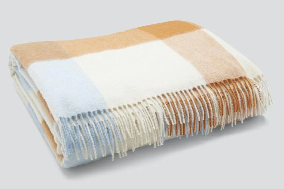 Bold Plaid Throw - Image 4